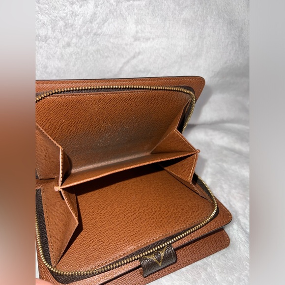 Louis Vuitton Wallet - Picture 5 of 8